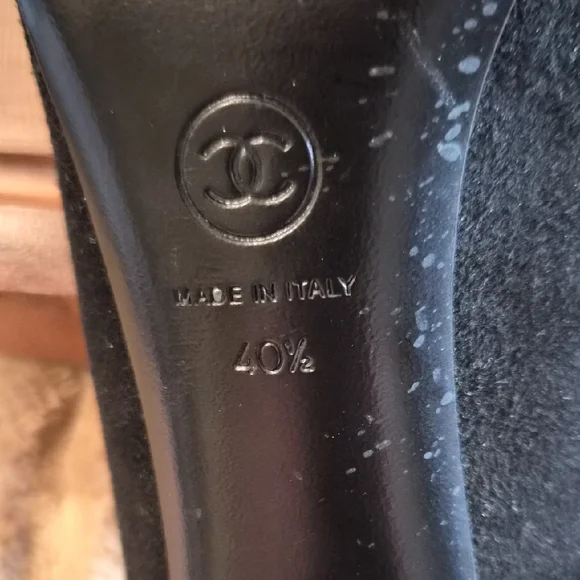 CHANEL Black and Gray Woven Trim Cap-Toe Heels - Picture 10 of 11